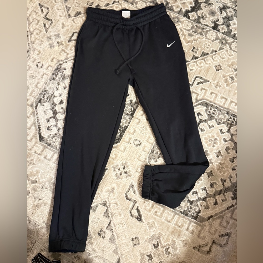 Nike therma fit sweat pants
